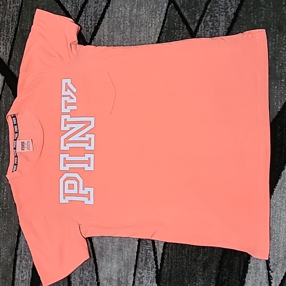 VS PINK 2016 CAMPUS LOGO POCKET TEE-SHIRT